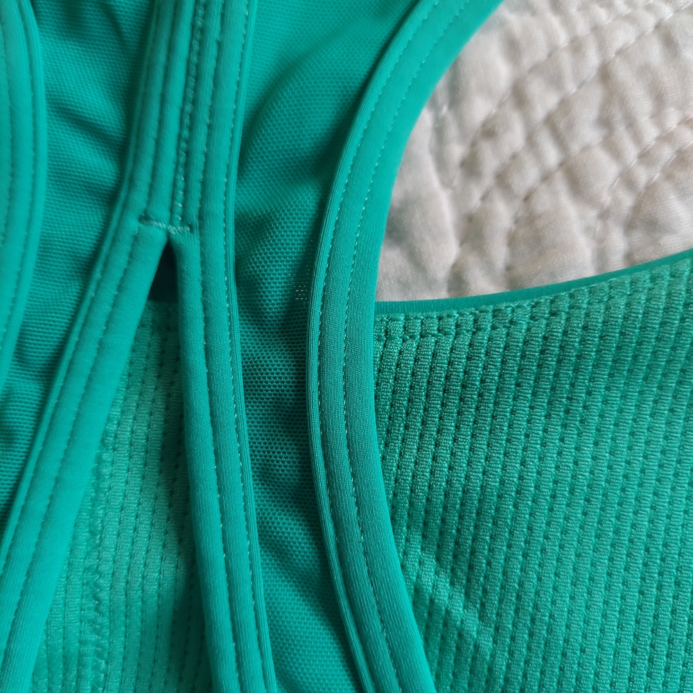 Athleta Racerback Sports Bra In GREEN - Picture 6 of 6